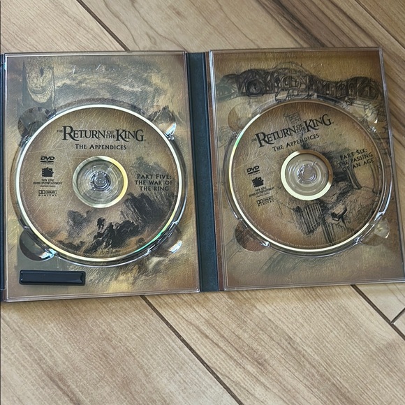 Lord of the Rings and The Hobbit DVD Collection - Picture 7 of 9